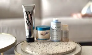 Produits capillaires pour une clarification cheveux sans danger : shampooing, gommage et soin Olaplex.