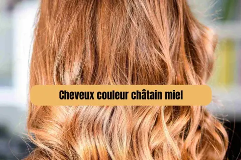 Cheveux châtain miel, une transition réussie pour passer de blonde à chatain.