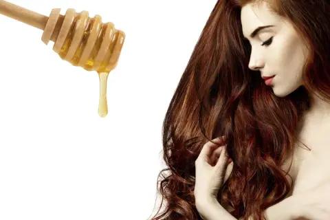 Comment avoir des cheveux brillant et soyeux naturellement : le miel, un ingrédient secret pour une chevelure de rêve.
