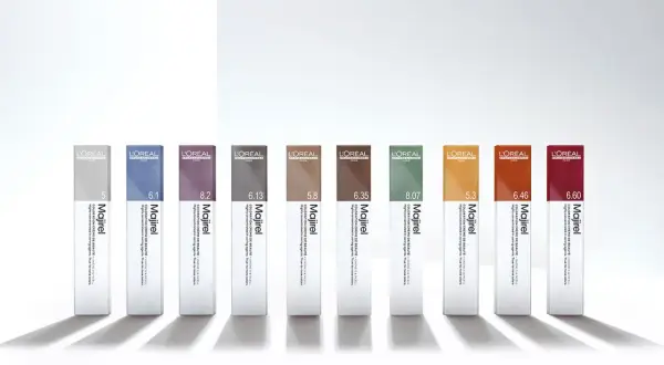 Dix tubes de coloration Majirel L'Oréal, aux teintes variées, prêts pour un temps de pause parfait.